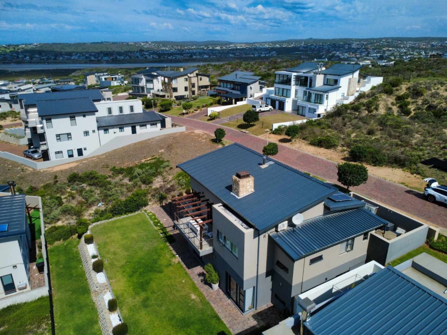5 Bedroom Property for Sale in Stilbaai Oos Western Cape